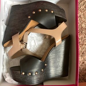 Wedge heel shoes